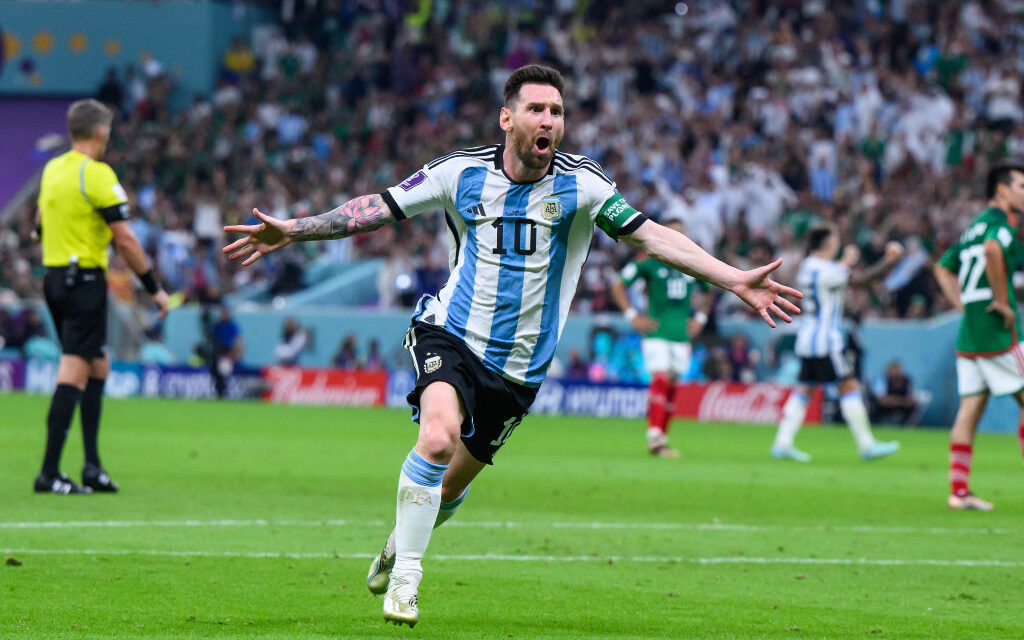 Penampilan ke-1000 Messi bantu Argentina ke suku akhir