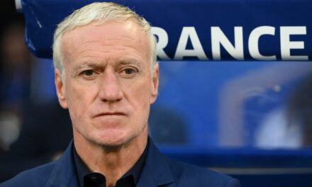 Kump D : Deschamps pertahan tindakan rombak Les Bleus walaupun dikecam hebat