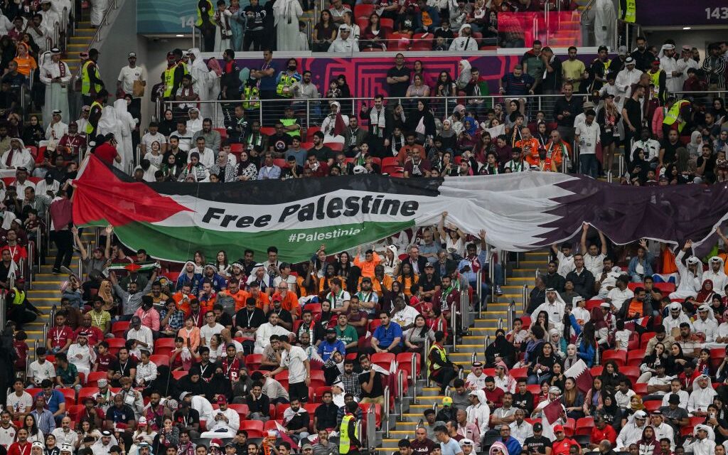 Penyokong England gesa bebaskan Palestin ketika ditemubual stesen TV Israel