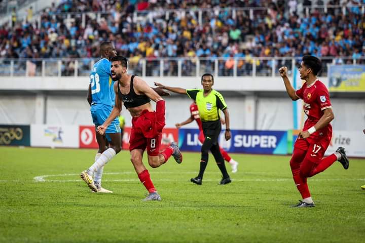 Merah Kuning ‘ngap’ Harimau Kumbang