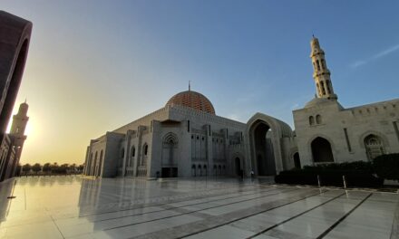 Tenang jiwa menjejak kaki di Masjid Agung Sultan Qaboos 