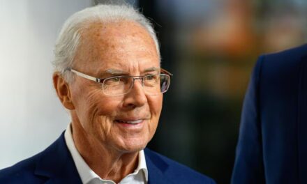 Mendiang Franz Beckenbauer dapat penghormatan khas pembukaan Euro 2024