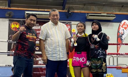 Usia 13 tahun tidak halang Nur Dhea pamer aksi padu Muay Thai